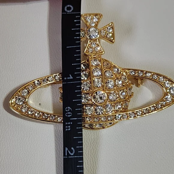 Vivienne Westwood Bas Relief Gold Brooch Brand New - Picture 8 of 10